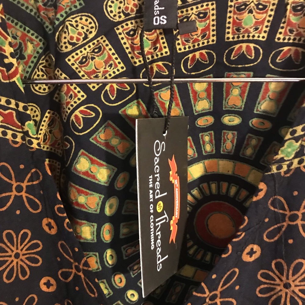 NWT.    S/M.  Threads Blouse.   218671.  RD/RD - Picture 4 of 4